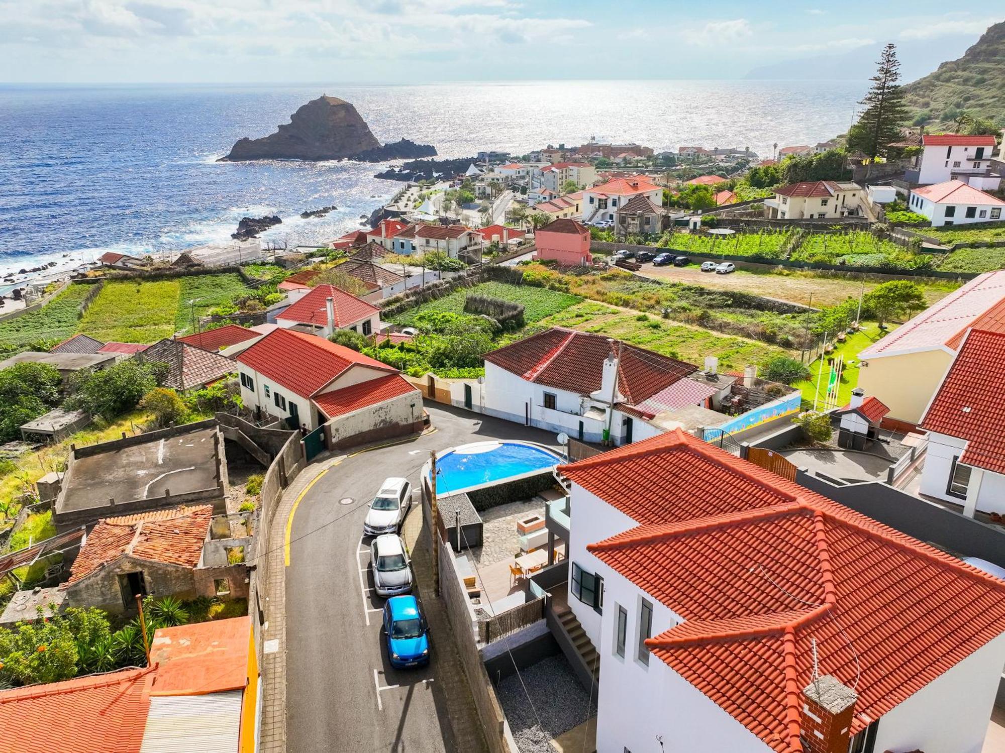 Lighthouse View- Pool * Porto Moniz